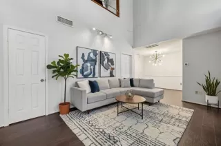 Photo #3: 21001061 Listing