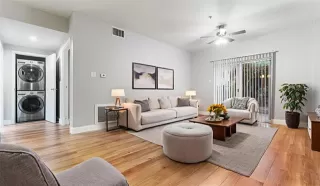 Photo #5: 21001731 Listing