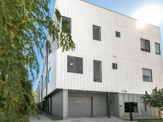 Photo #2: 21001898 Listing
