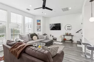 More Details about MLS # 21002014 : 2100 N FITZHUGH AVENUE #D