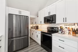 Photo #5: 21002014 Listing