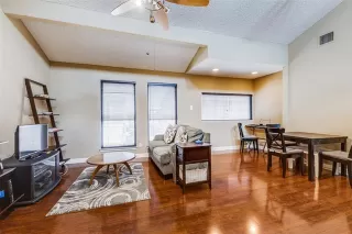 Photo #4: 21002958 Listing