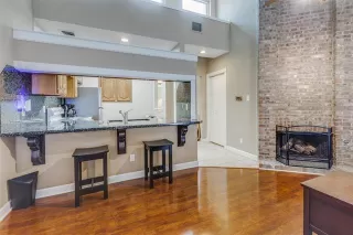 Photo #5: 21002958 Listing