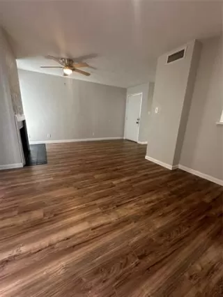 Photo #2: 21003032 Listing