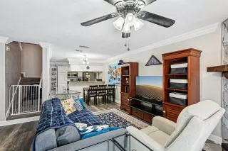 Photo #4: 21003538 Listing