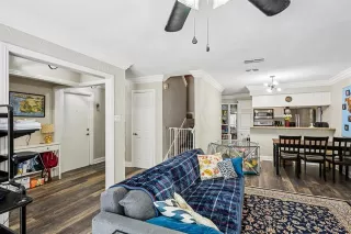 Photo #5: 21003538 Listing