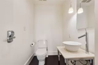 Photo #6: 21003933 Listing