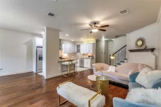 Photo #2: 21004356 Listing