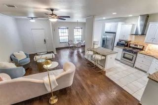 Photo #5: 21004356 Listing