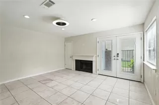 Photo #5: 21004363 Listing