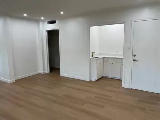 Photo #4: 21004413 Listing