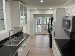 Photo #5: 21004413 Listing