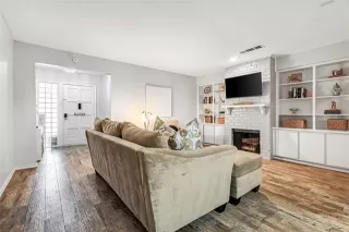 Photo #3: 21004684 Listing