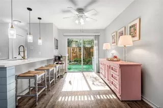 Photo #6: 21004684 Listing