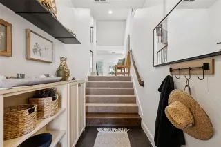 Photo #4: 21005518 Listing