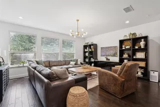 Photo #6: 21005518 Listing