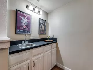 Photo #6: 21005957 Listing