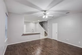 Photo #3: 21006182 Listing