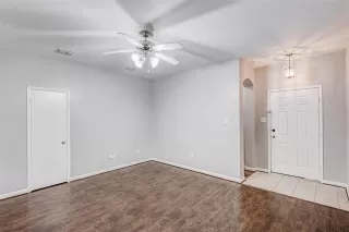 Photo #4: 21006182 Listing