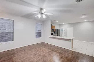 Photo #6: 21006182 Listing