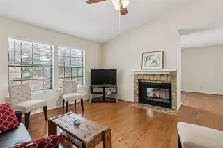 Photo #5: 21006415 Listing