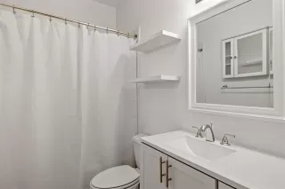 Photo #4: 21007349 Listing