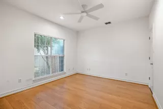 Photo #5: 21007349 Listing