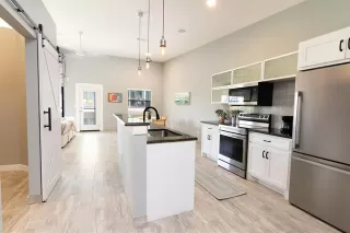 Photo #4: 21007559 Listing