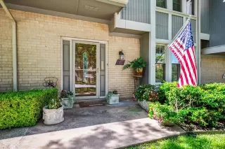 Photo #3: 21007774 Listing