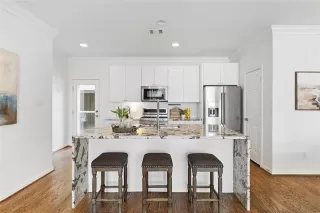 Photo #2: 21007788 Listing 