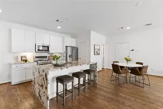 Photo #6: 21007788 Listing 