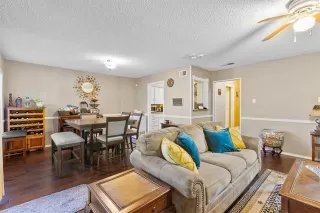 Photo #5: 21008386 Listing