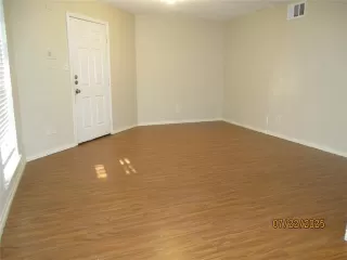 Photo #6: 21008714 Listing