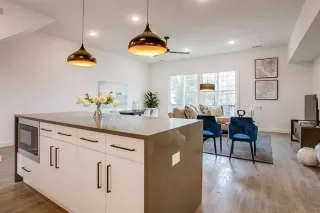 Photo #3: 21009731 Listing