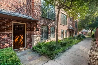 More Details about MLS # 21009781 : 2411 N HALL STREET #38