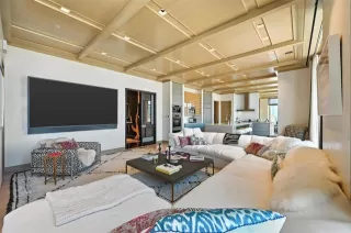 Photo #5: 21009796 Listing