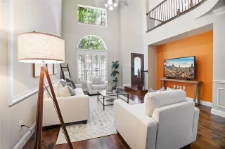 Photo #5: 21010055 Listing