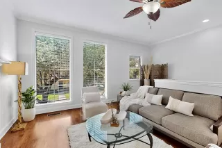 Photo #5: 21010267 Listing