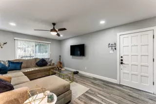 Photo #2: 21011344 Listing