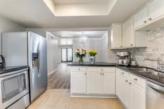 Photo #6: 21011699 Listing