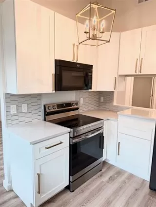 Photo #3: 21012029 Listing