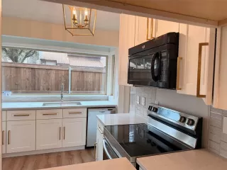 Photo #4: 21012029 Listing