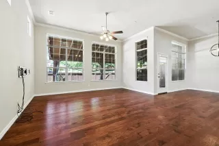 Photo #6: 21012105 Listing