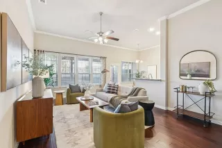 Photo #4: 21012462 Listing