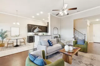 Photo #5: 21012462 Listing