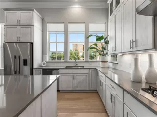 Photo #5: 21012766 Listing