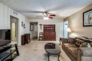 Photo #4: 21013280 Listing