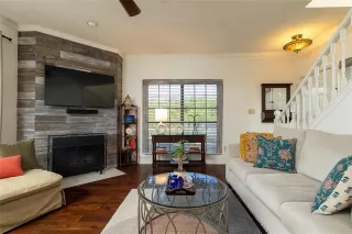 Photo #4: 21013614 Listing