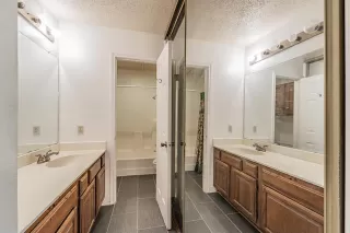 Photo #4: 21015079 Listing 