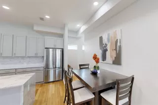 Photo #5: 21015496 Listing 